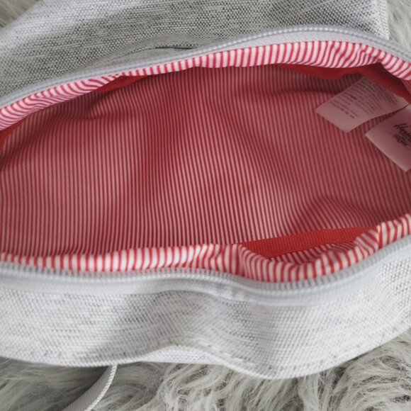 The HERSCHEL Supply Co. "Seventeen" Light Heather Gray Waist Bag- NWT- rare - Picture 10 of 16